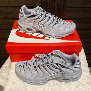 Mens running shoes